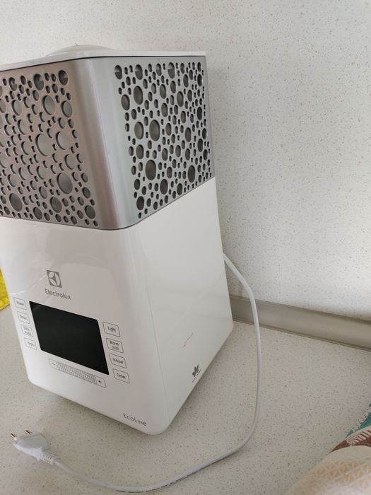 Зволожувач повітря модель - Electrolux EHU-3715D