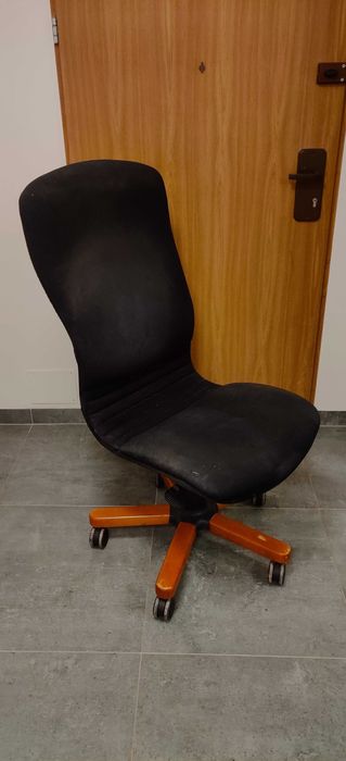 Fotel biurowo-domowy z mocnym profilem lędźwiowym