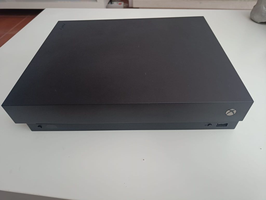 Consola Xbox One X c/ Comando