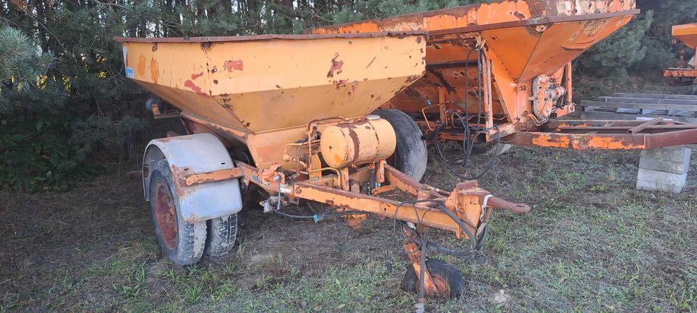 Posypywarka piaskarka solarka