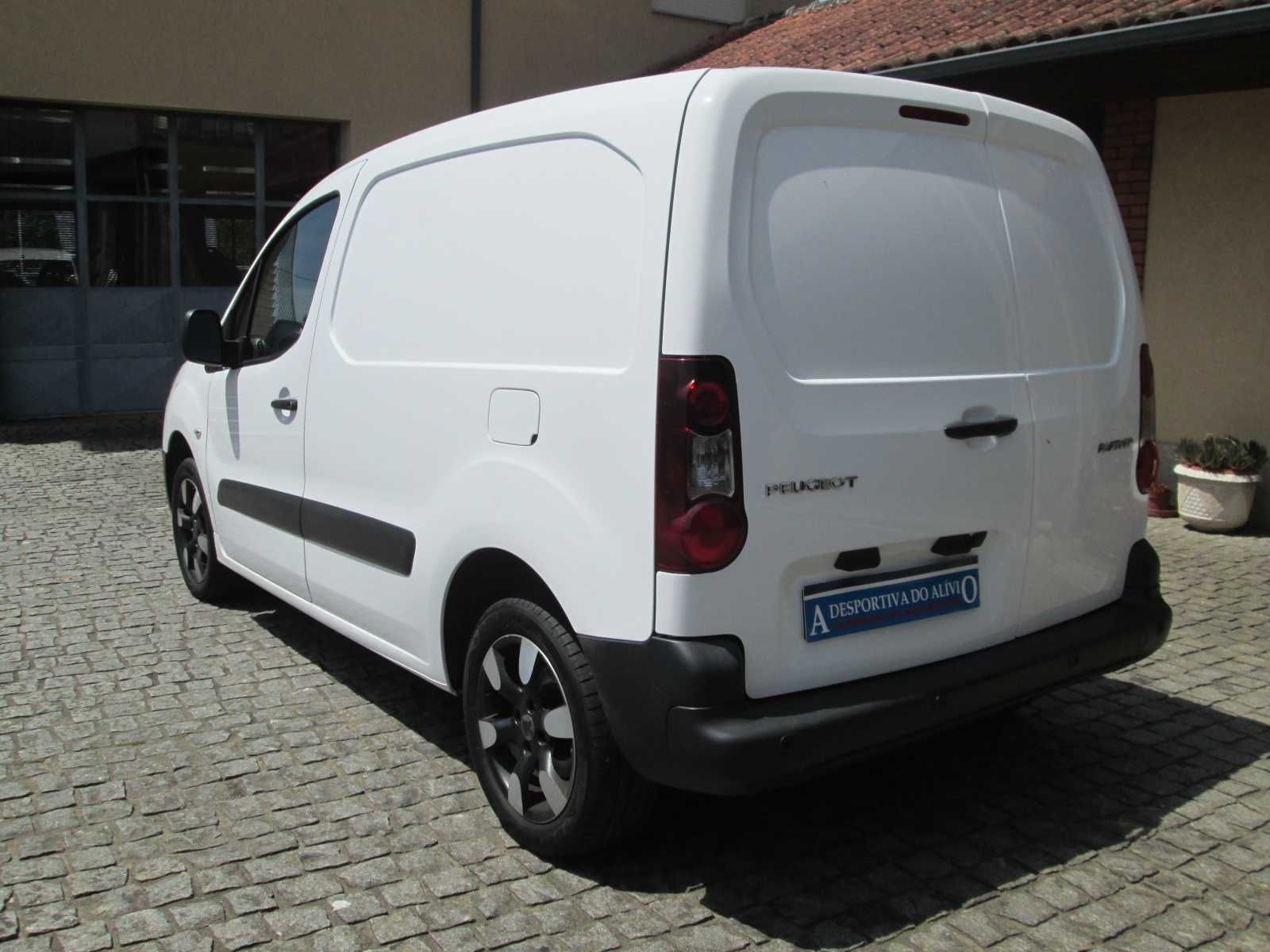 Peugeot Partner 1.6 HDI  3 Lugares  CarPlay  NACIONAL