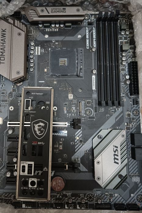 Материнська плата Msi b450 tomahawk читай опис
