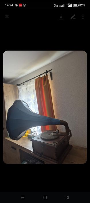 Gramofon retro "Germania" – sprawny mechanizm, do renowacji!