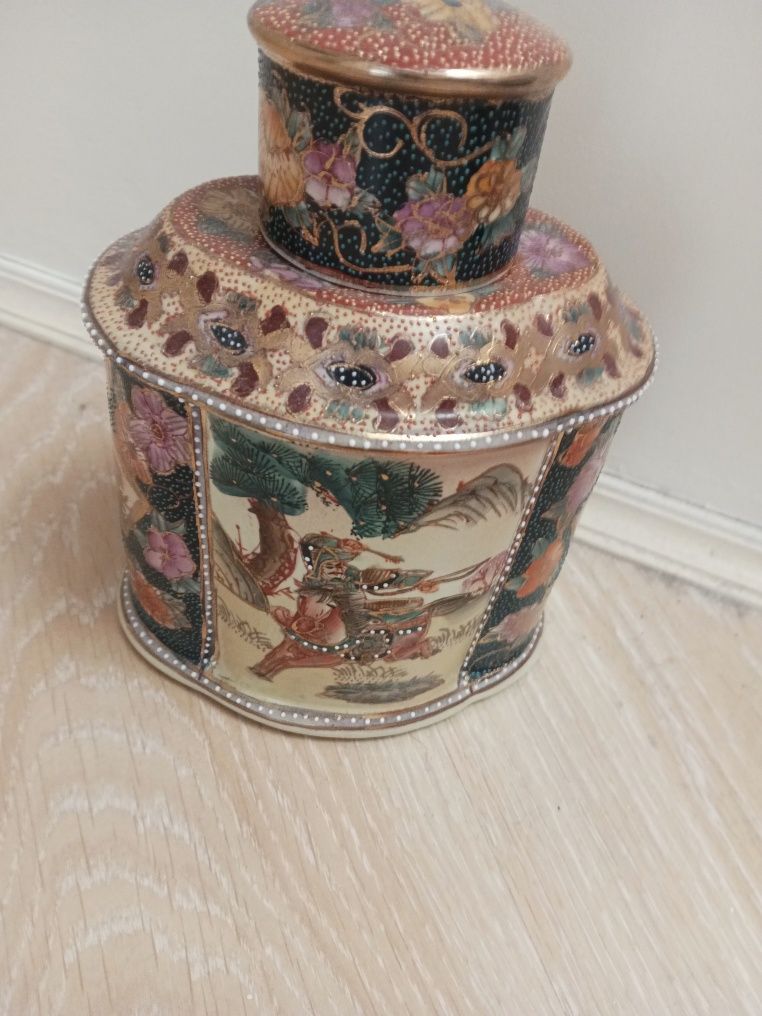 Китайська ваза Самурай із фарфору.