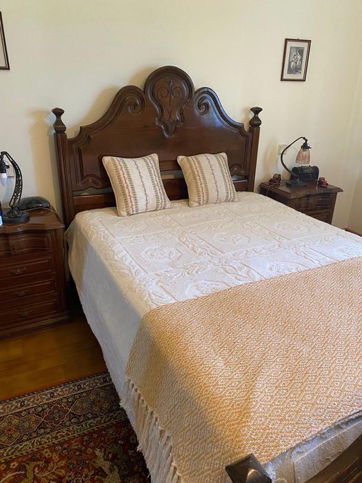 Cama casal de madeira maciça de castanheiro