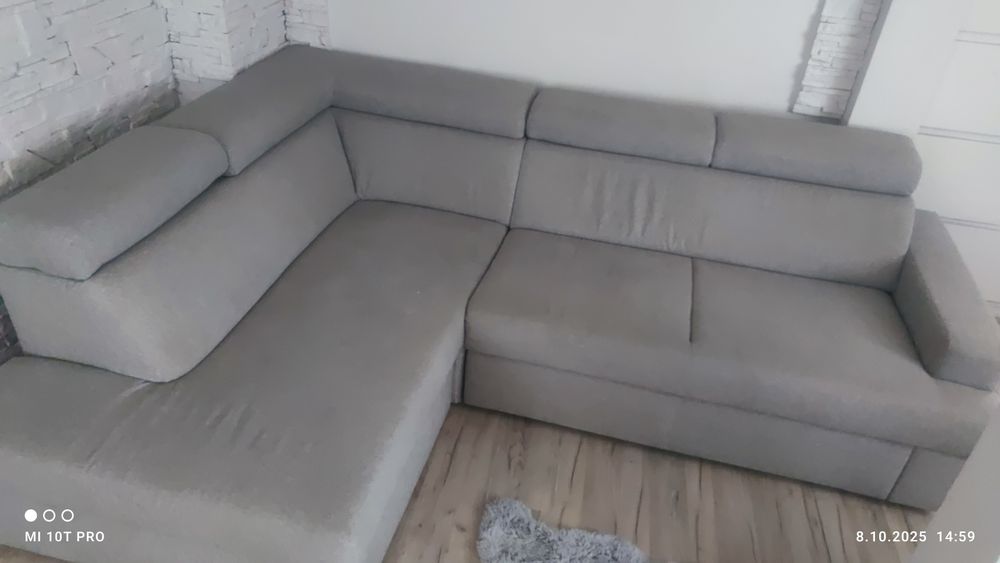 Narożnik szary z funkcją spania i pojemnikiem