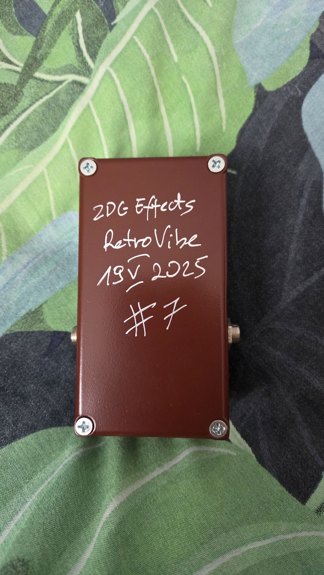 ZDG Effects RetroVibe (chorus boss ce-2 + vibrato)