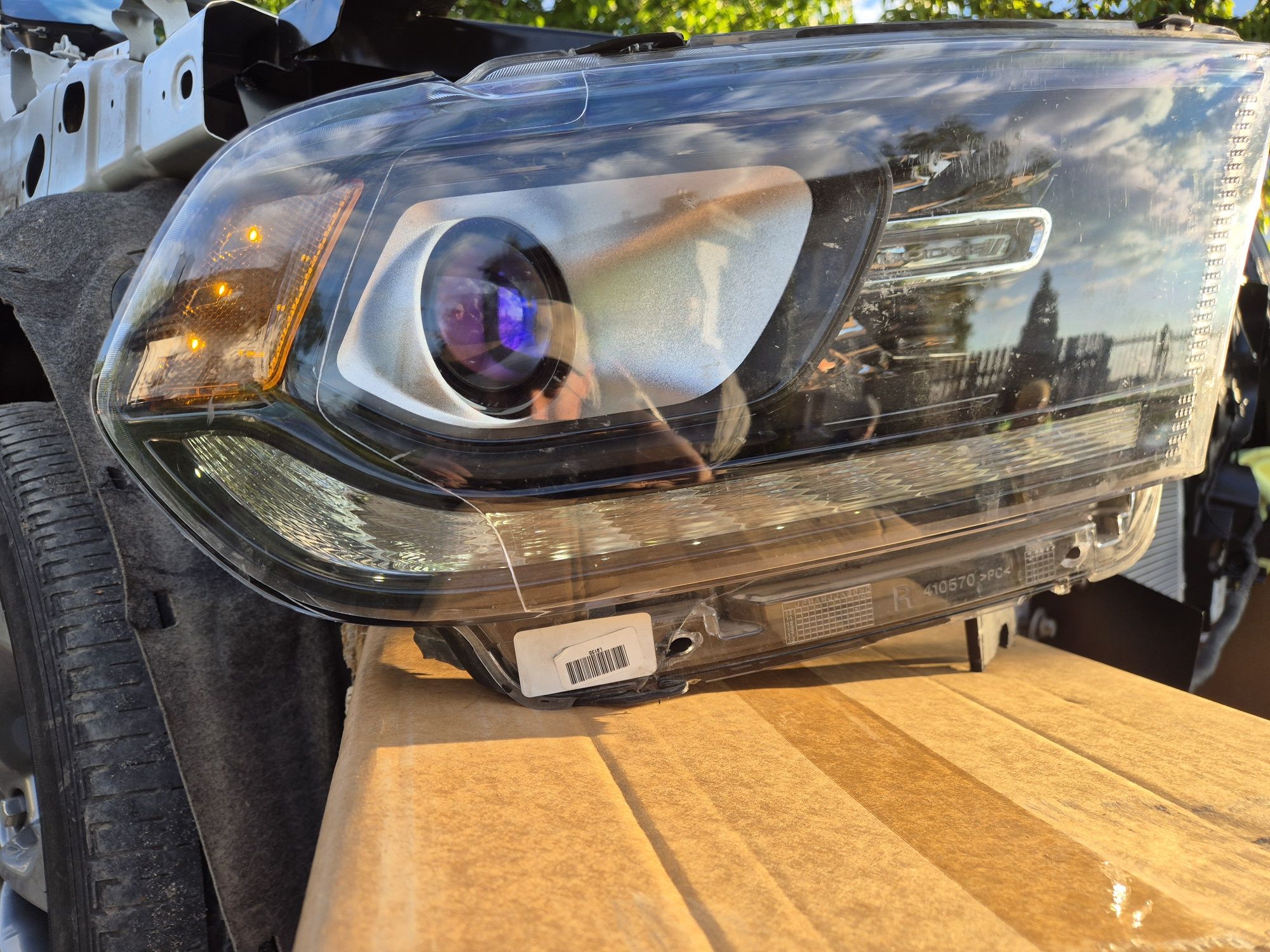 Lampy przód Dodge Durango 2019 uszkodzone
