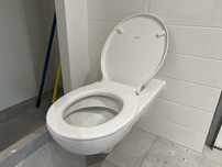 WC dla niepełnosprawnych uchwyt umywalka miska bateria