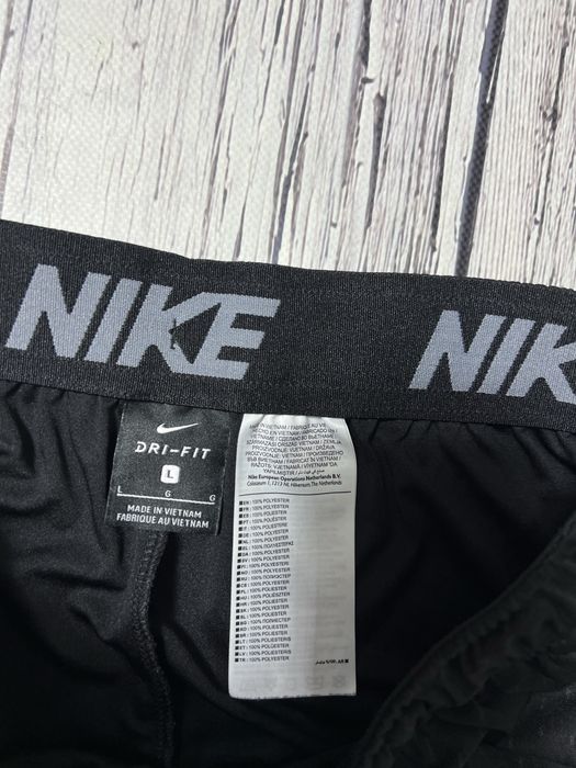 Nike Шорты оригинал чёрные L размер