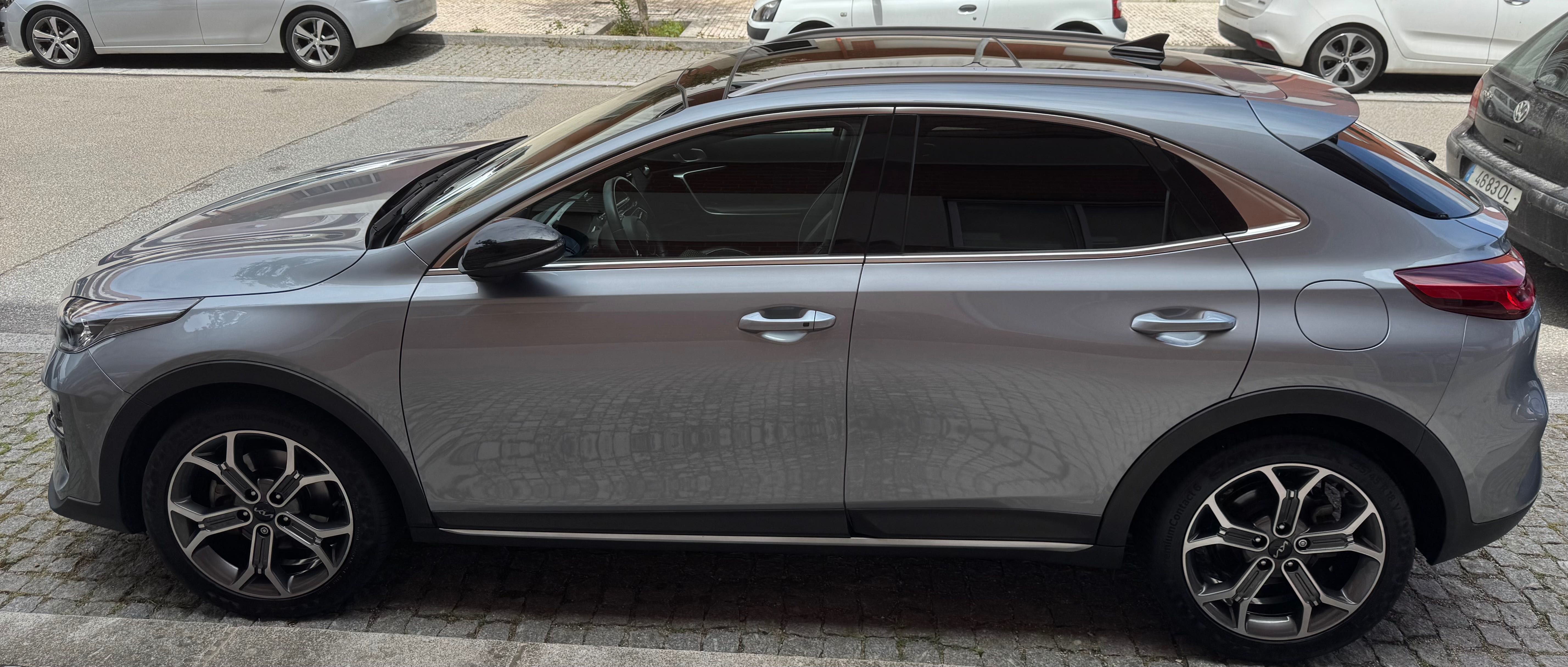 Kia XCeed 1.0 T-GDi Tech 2022 – SUV compacto em excelente estado!