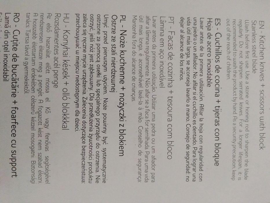 Bloco de cozinha com 5 facas e uma tesoura em aço inoxidável