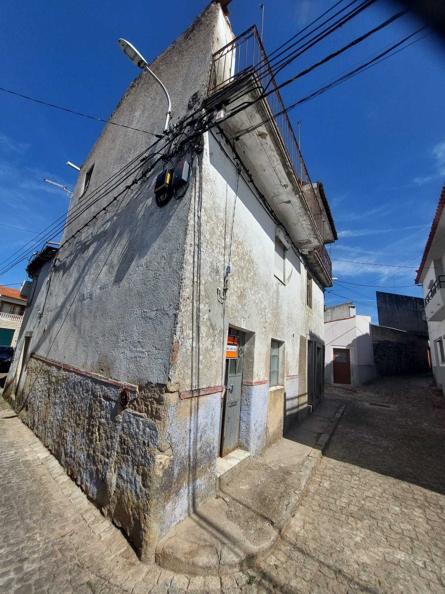 Casa para reabilitar com vista por sol e serra