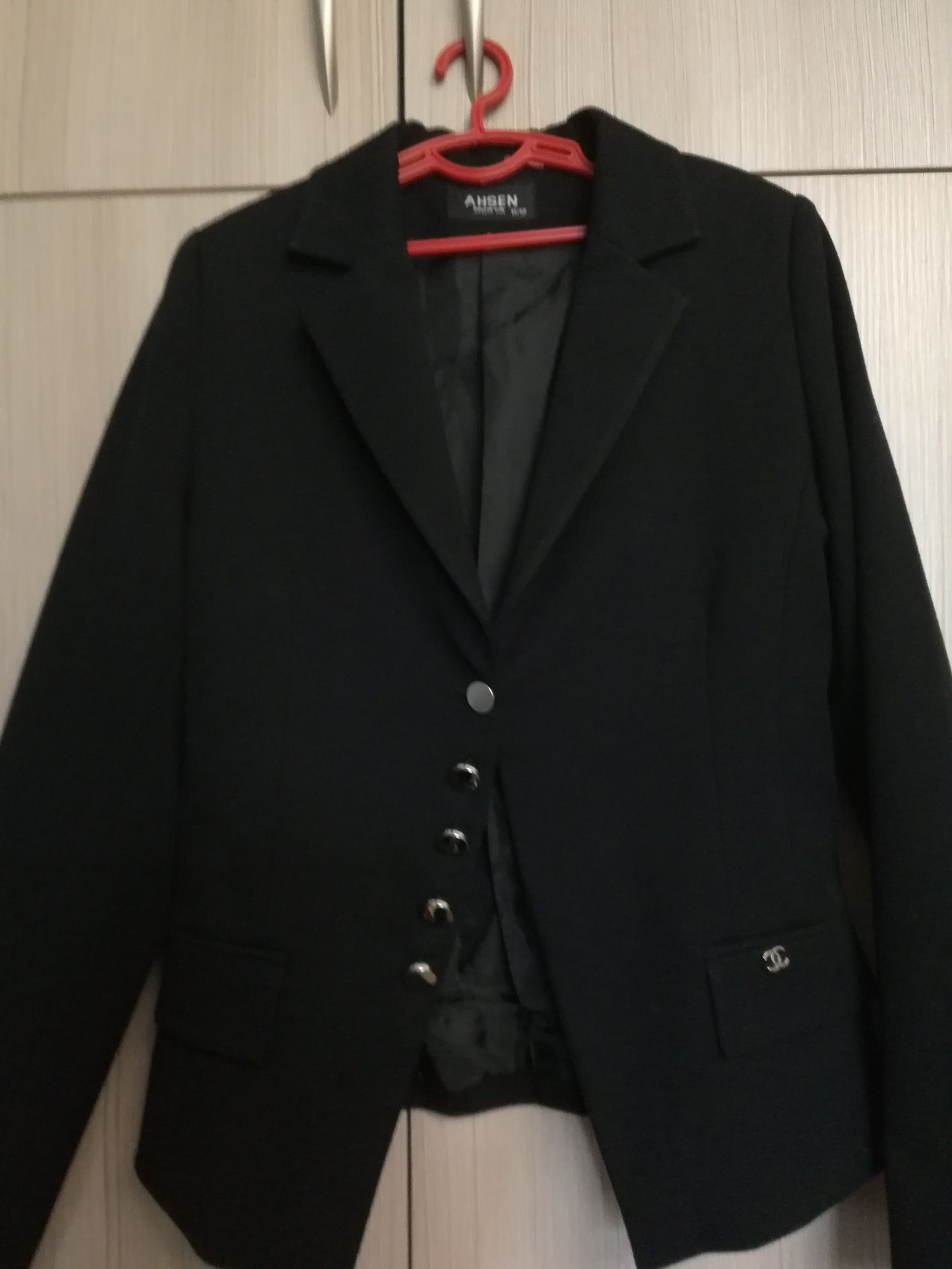 Продам черный пиджак фирмы Ashen Morva на девочку 11-13 лет