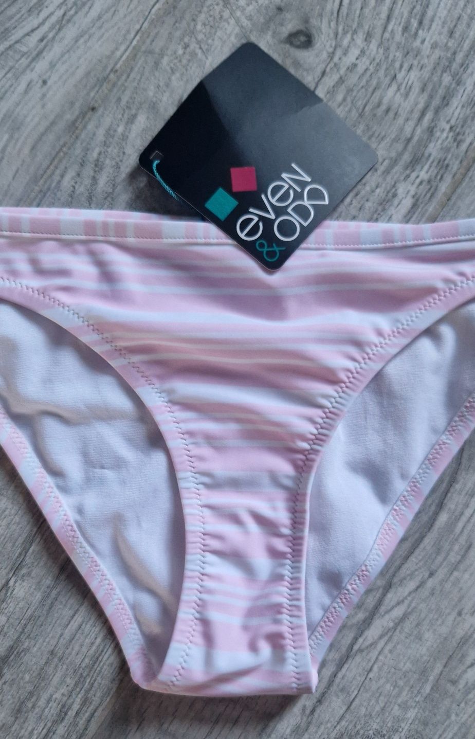 Nowy strój kąpielowy bikini majtki Even odd
Rozmiar M