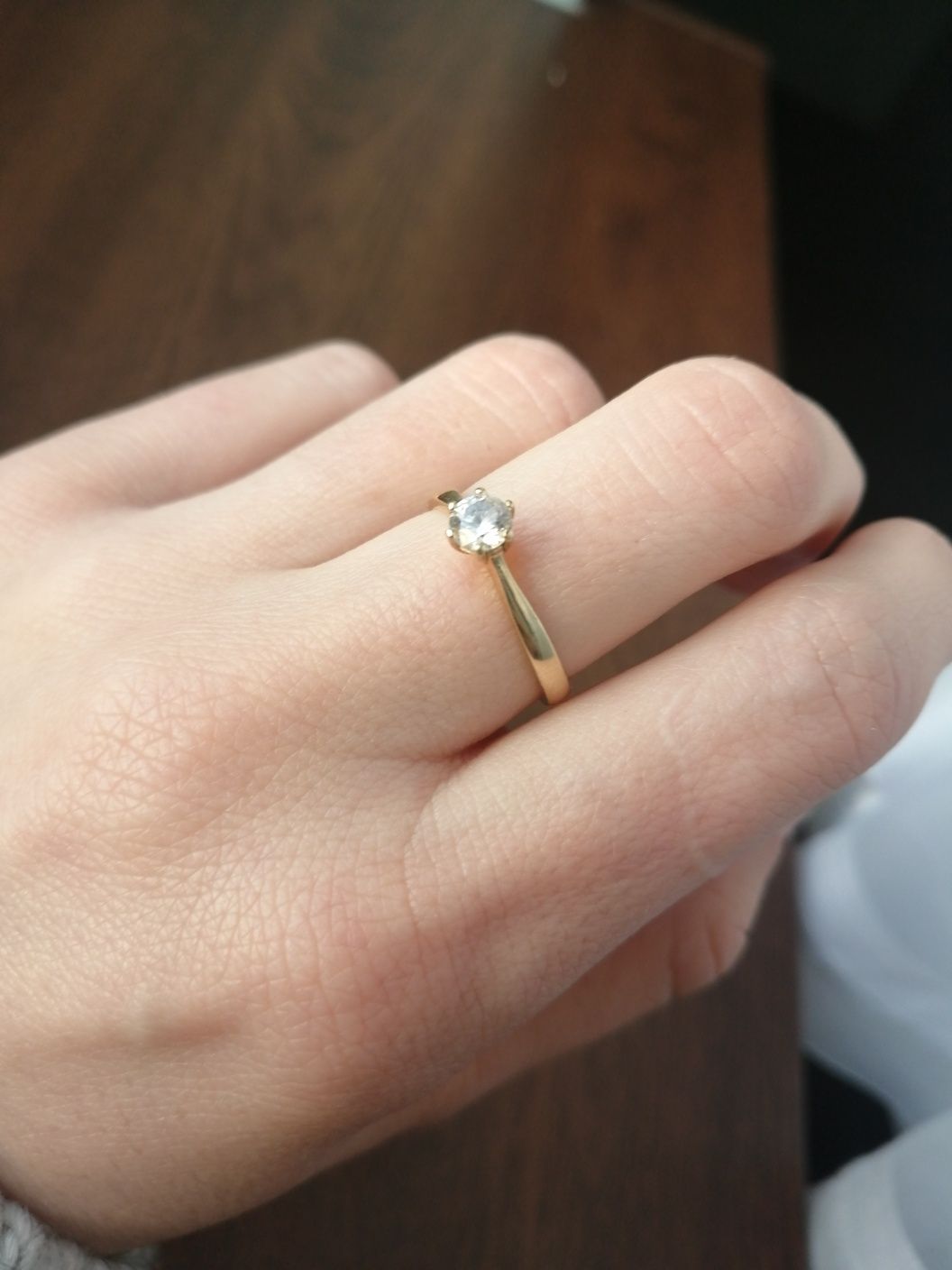 Piękny złoty pierścionek Cyrkonia próba 585