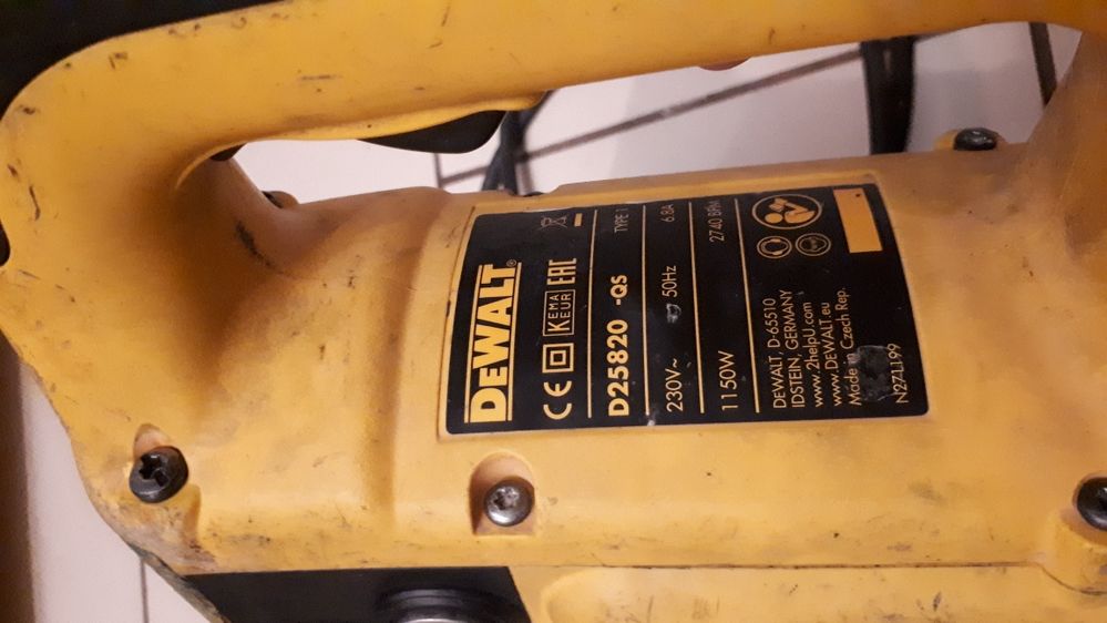 Продам отбойный молоток Dewalt D25820