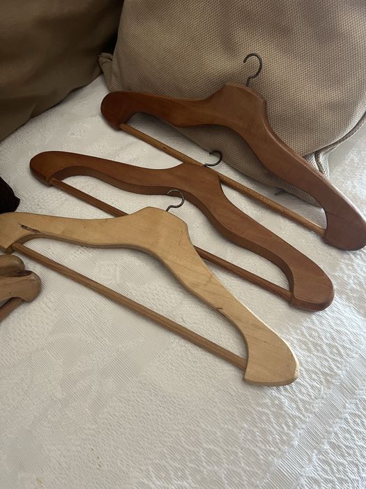 Cabides de madeira antigos