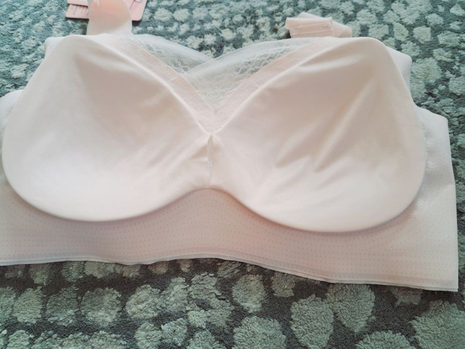 Nowy bezszwowy biustonosz beżowy Magnolia z ozdobną siateczką roz.L