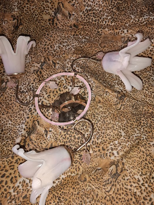 Світильник люстра з металевим каркасом у вигляді квітів для освітлення