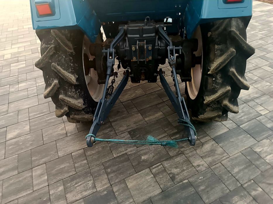 Traktor Mitsubishi MT 2501 4x4 25KM 4 cylindry