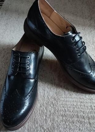 Круті нові шкіряні туфлі оксфорди