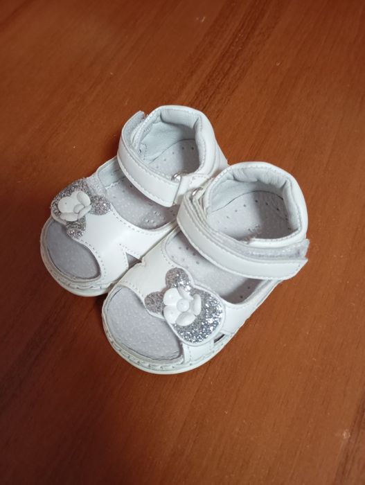 Дитяче нове взуття