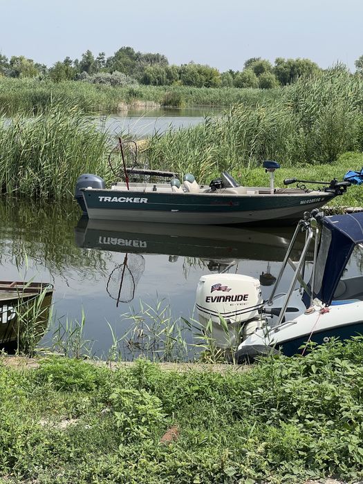 човен Tracker Pro Guide V-16 + двигун Yamaha F70