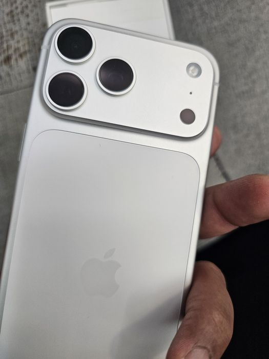 Iphone 17 pro max...1tb