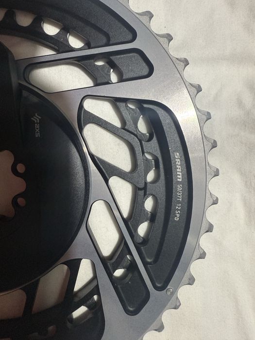 Pratos 50/37 SRAM RED e TAP AXS com potenciometro integrado