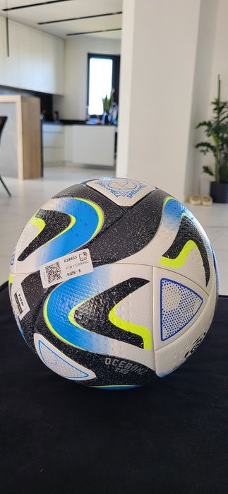 Piłkę nożną adidas Orginalną Oceaunz Pro Official match ball
Official