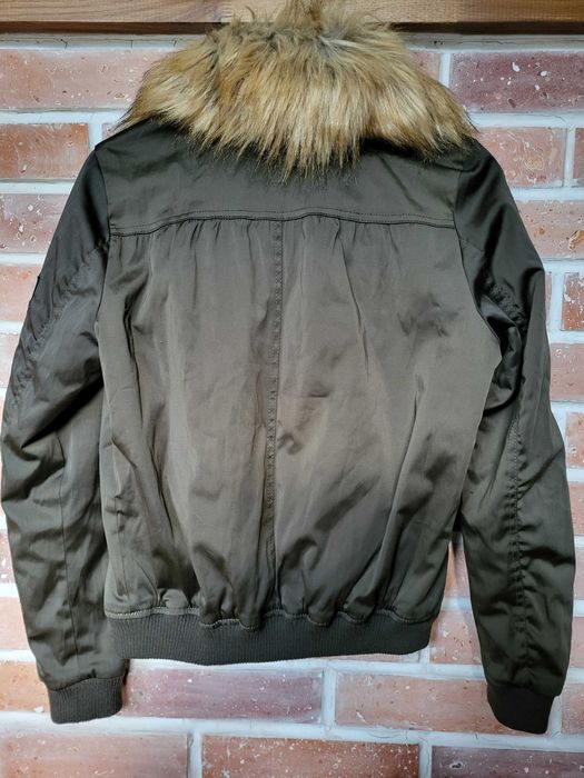 Kurtka bomberka khaki ocieplana pilotka Bomber River Island 38 M modna