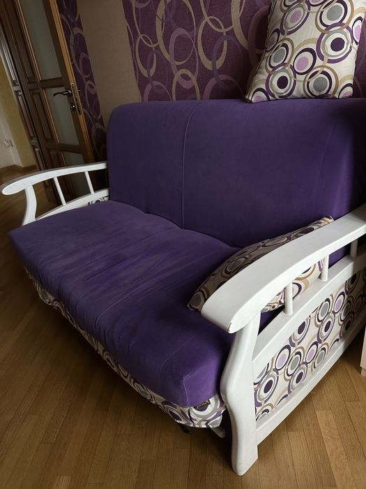 Диванчик для спальні
