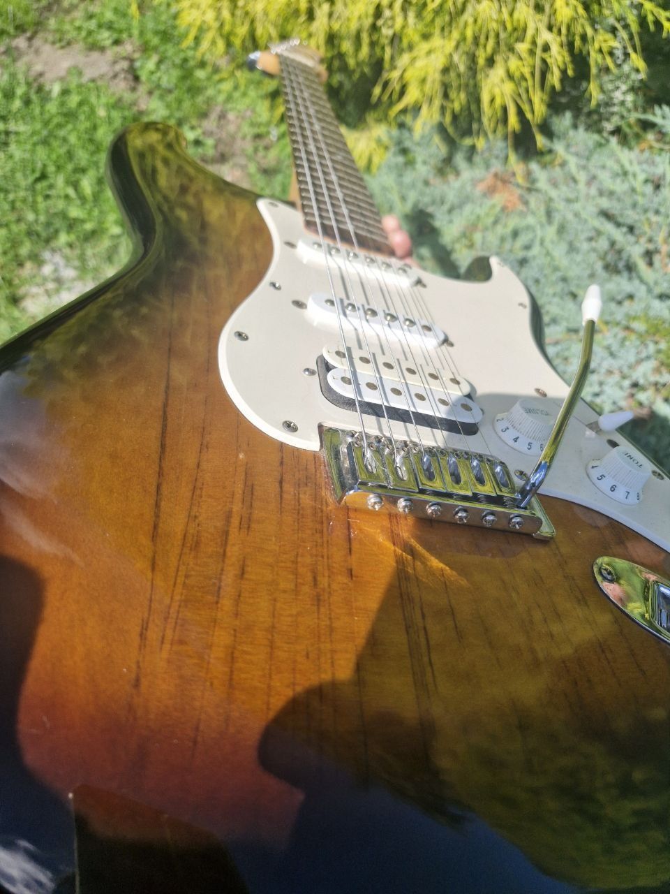 Електрогітара SQUIER by Fender Bullet STRATOCASTER HSS