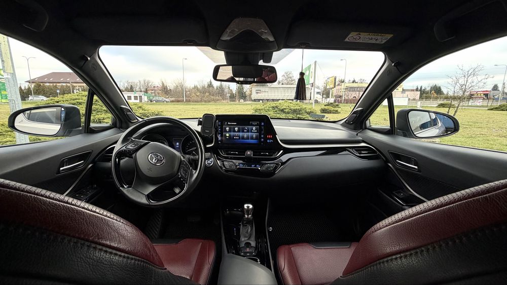 Toyota C-HR 1.8 Hybrid w bardzo bogatej wersji Selection