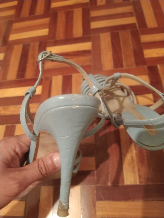 Sandálias salto agulha azul