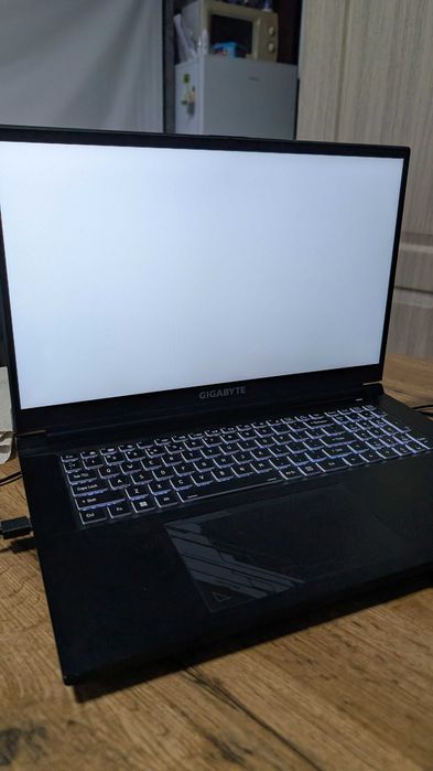 Ігровий Ноутбук "GIGABYTE G7 kf"  17" RTX 4060 Б\В