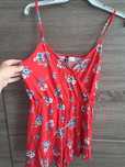 Czerwony kombinezon damski w kwiaty H&M