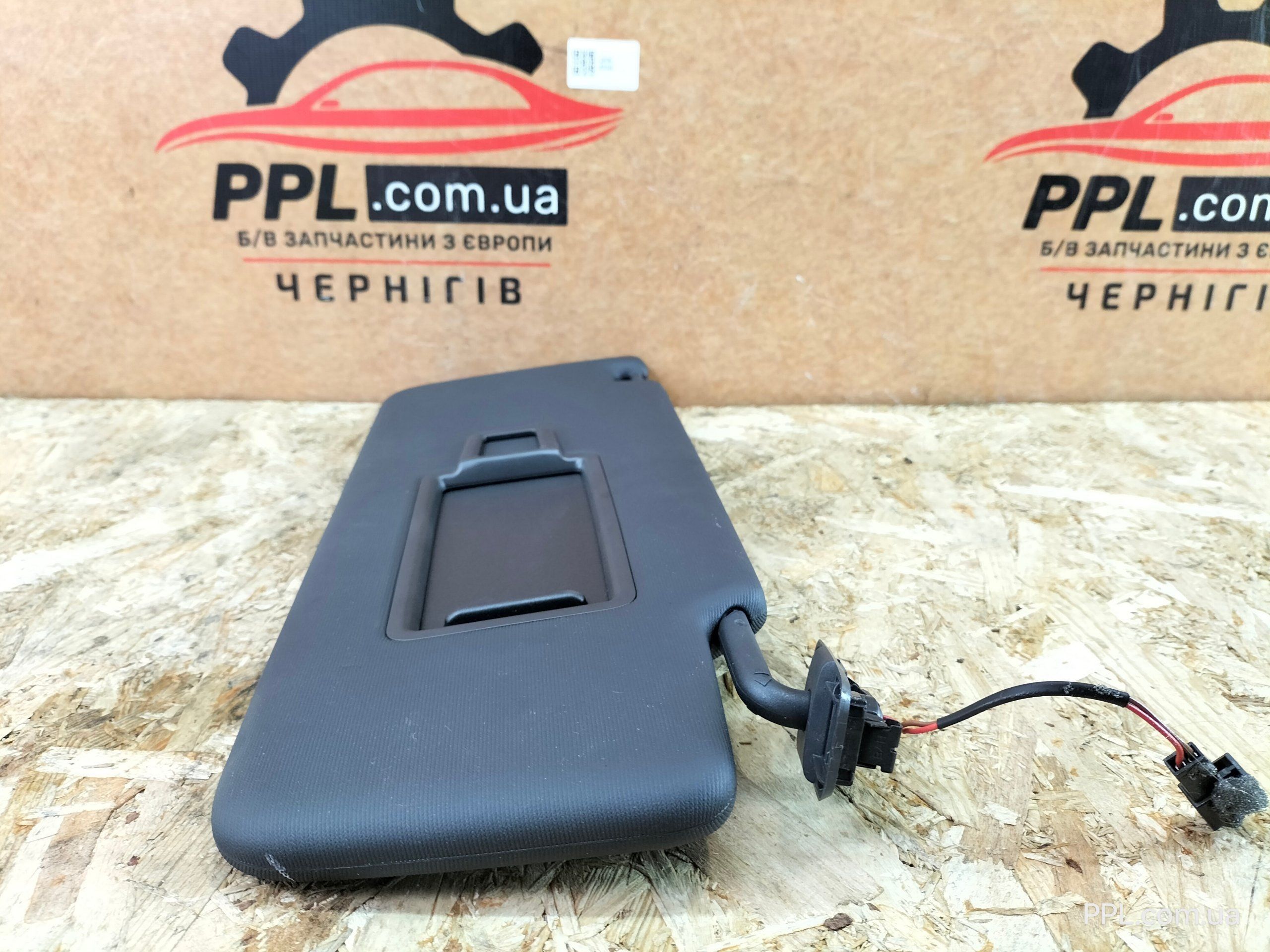VW ID.4 20- Солнцезащитный козырек правый 11K857552