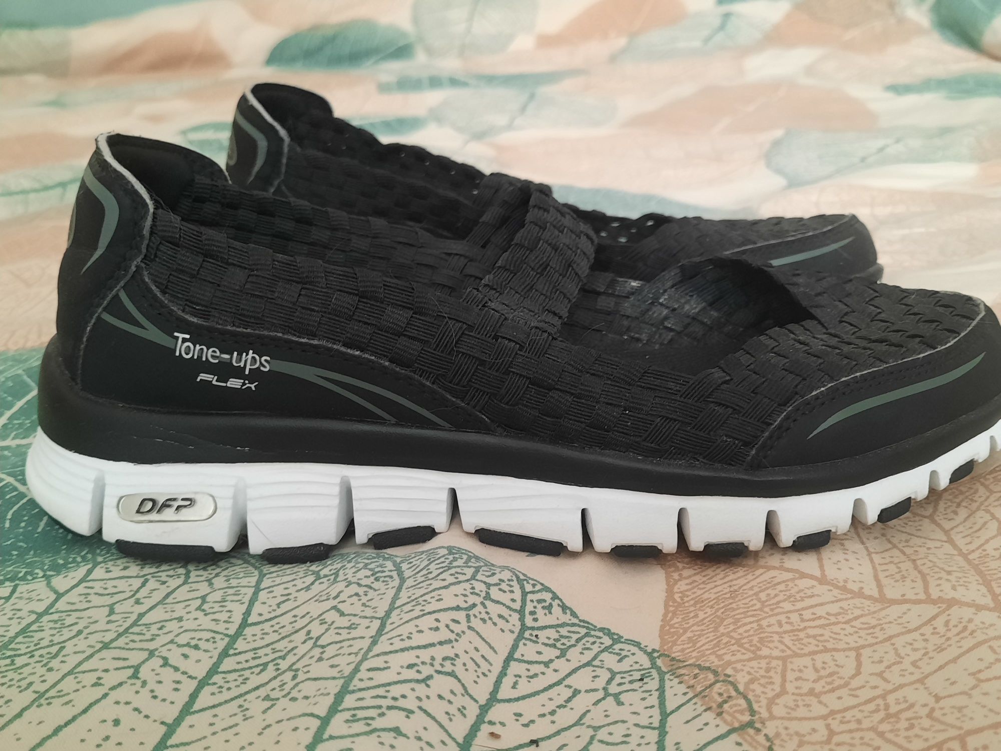 Літні кросівки Skechers Tone-ups flex, р. 36