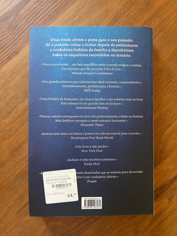 Livro A rapariga que brilha no escuro