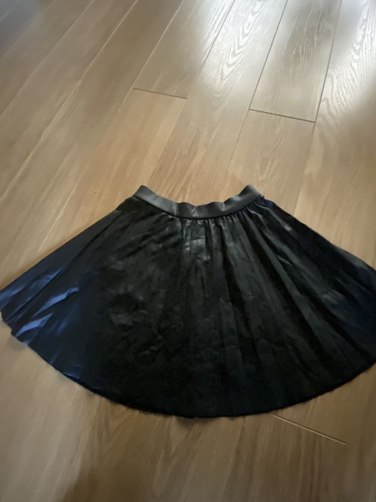 Sliczna plisowana, woskowana  spodniczka Zara , 140 cm