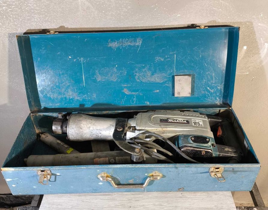 Młot wyburzeniowy Makita HM 1304