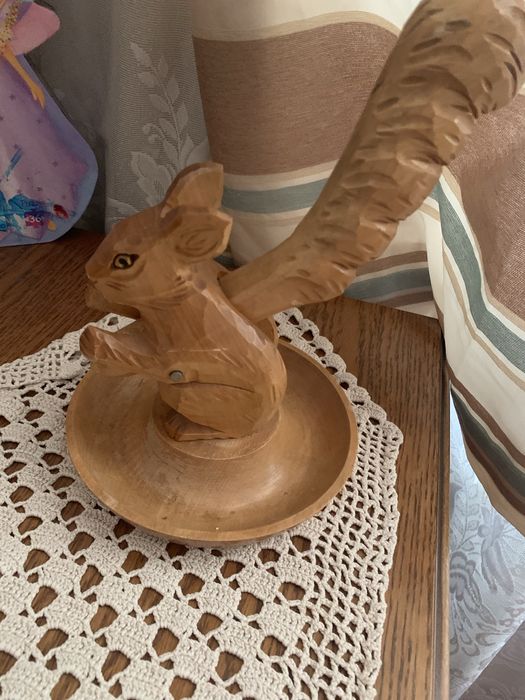 дерев’яний горіхокол–Білка в ручну різьблений