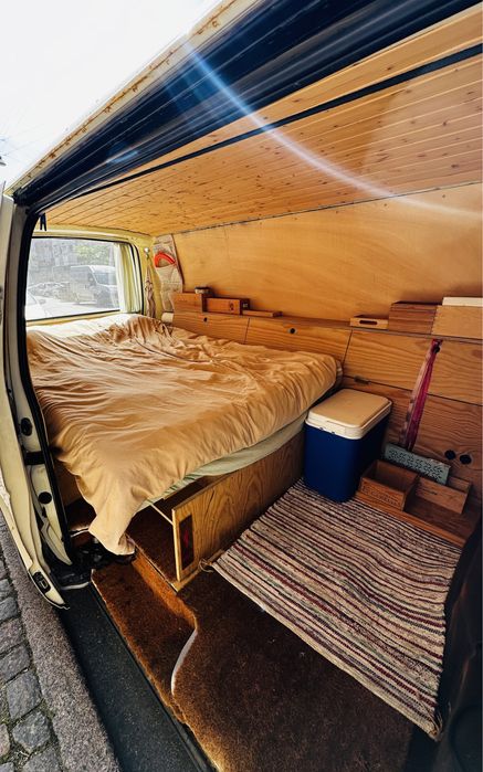 Aluguer - Toyota Hiace 1984 - Carrinha Clássica (Campervan)