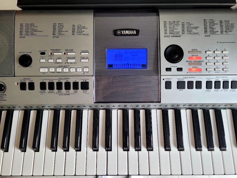 Keyboard YAMAHA PSR E413