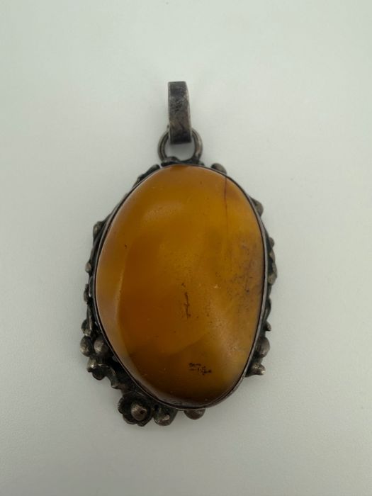 Zawieszka z bursztynem|srebro|stan bardzo dobry|biżuteria PRL| Vintage