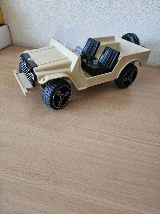 Модель Джип заводу сизрань масштаб 1:10