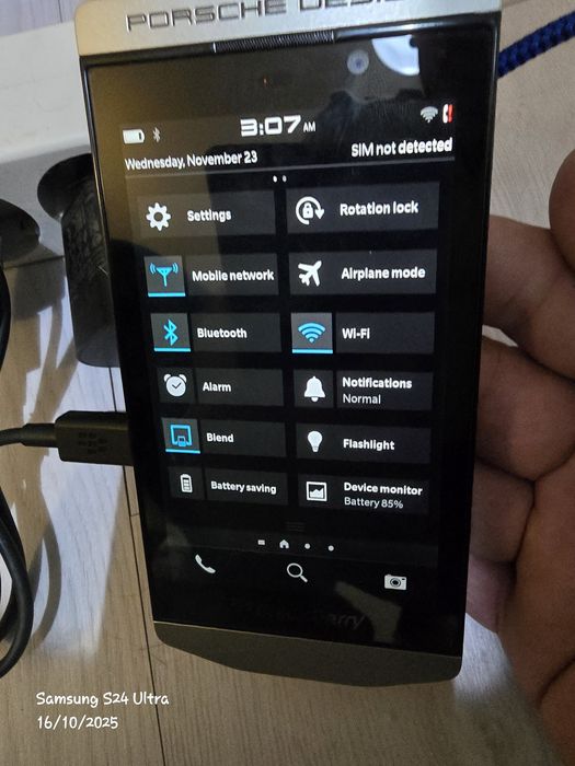 Blackberry Porsche Design P9982 completo.