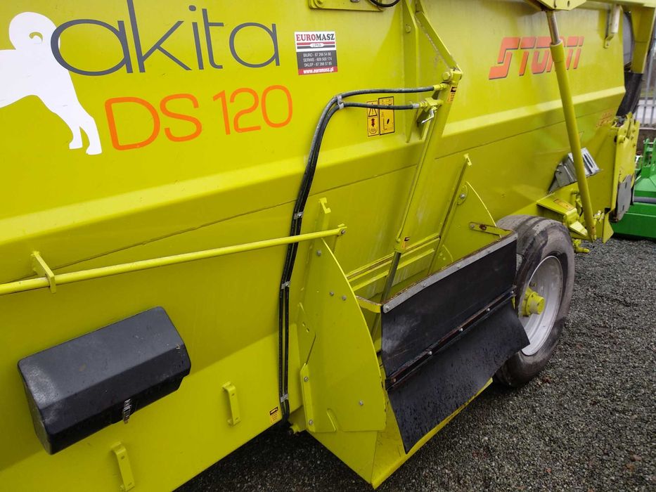 Wóz paszowy, paszowóz Storti Akita DS120